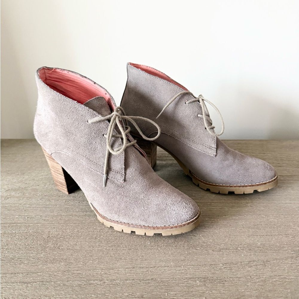 GAP Tan Suede Lace Up Heeled Ankle Boots Size 9 Block Heel Sand Boho